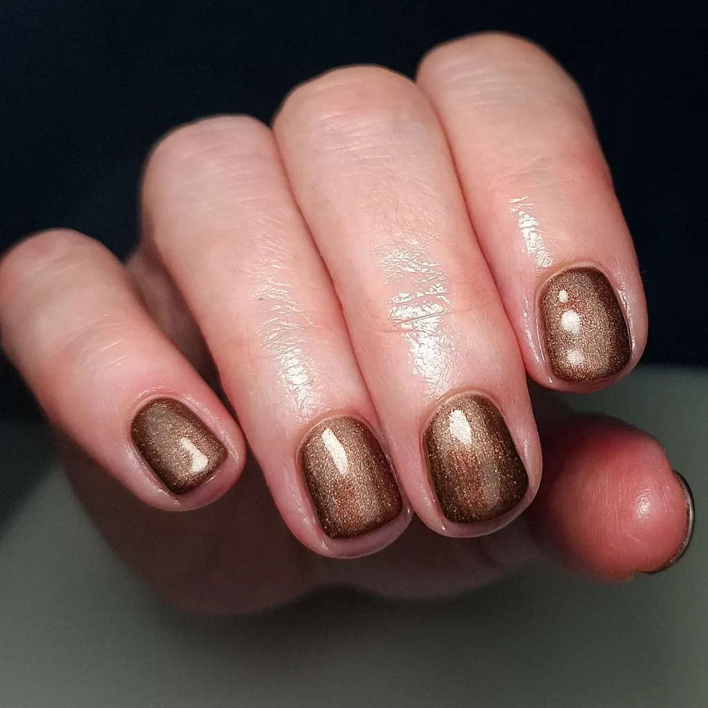 Classic Fizzy Cola Cat-Eye Nails