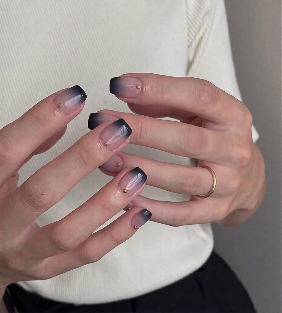  Dark Blue Ombré Nails