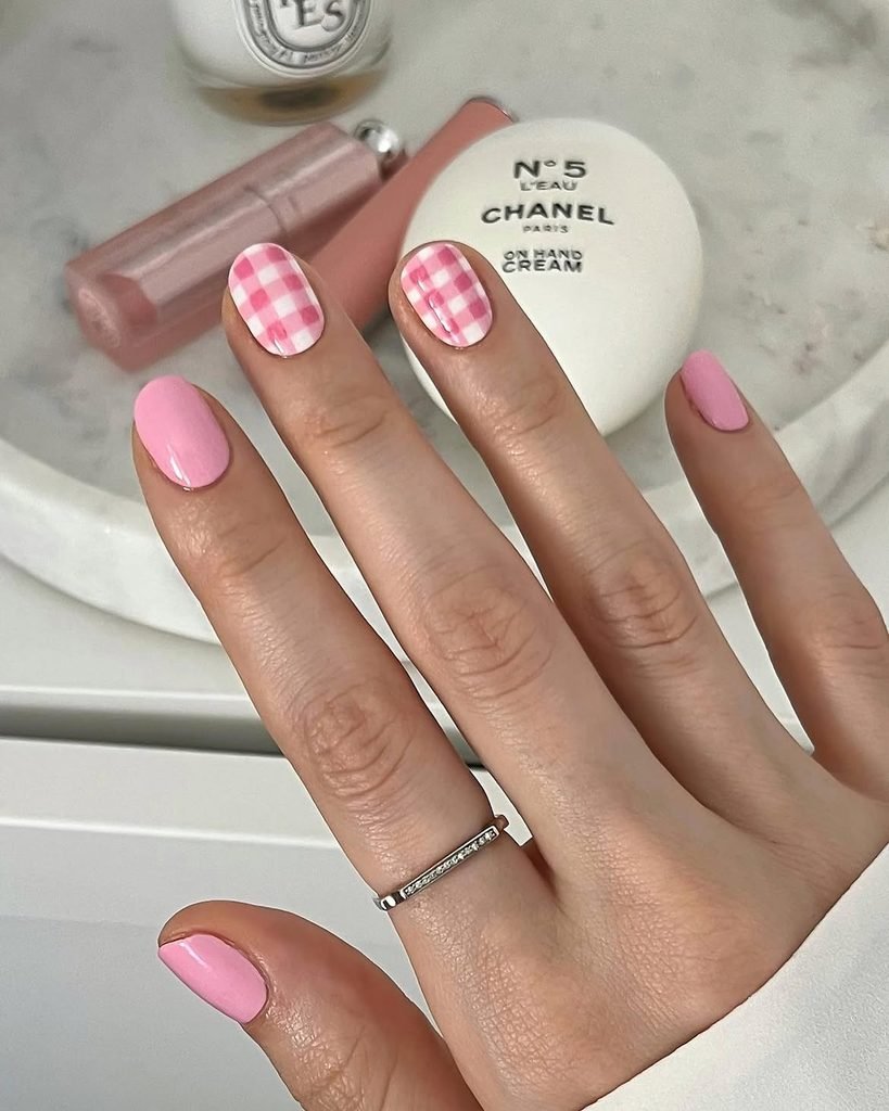 Pink Gingham Accent Nails