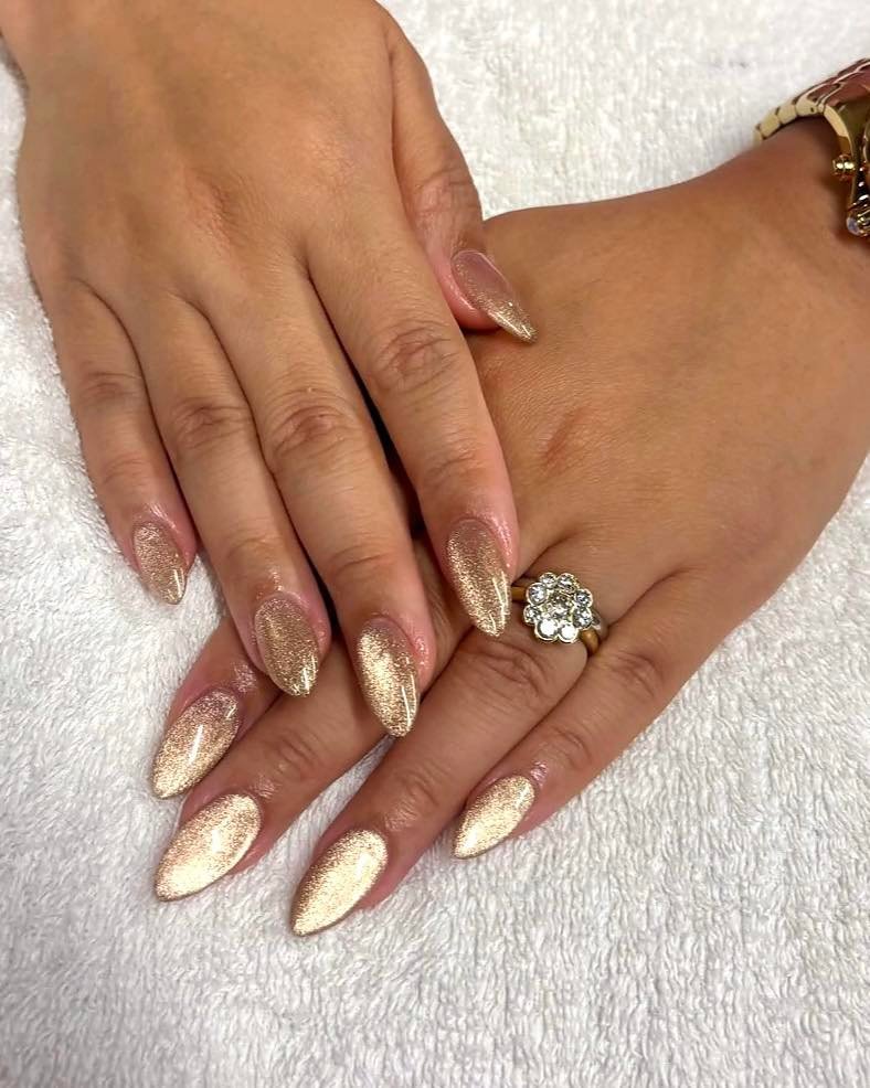 Champagne Gold Cat Eye Nails