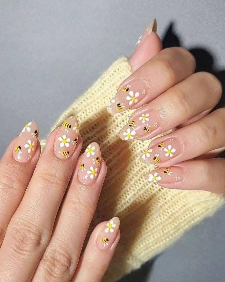 Daisy and Bee Garden Nails