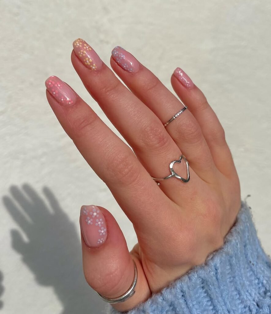 Micro Daisy Nails