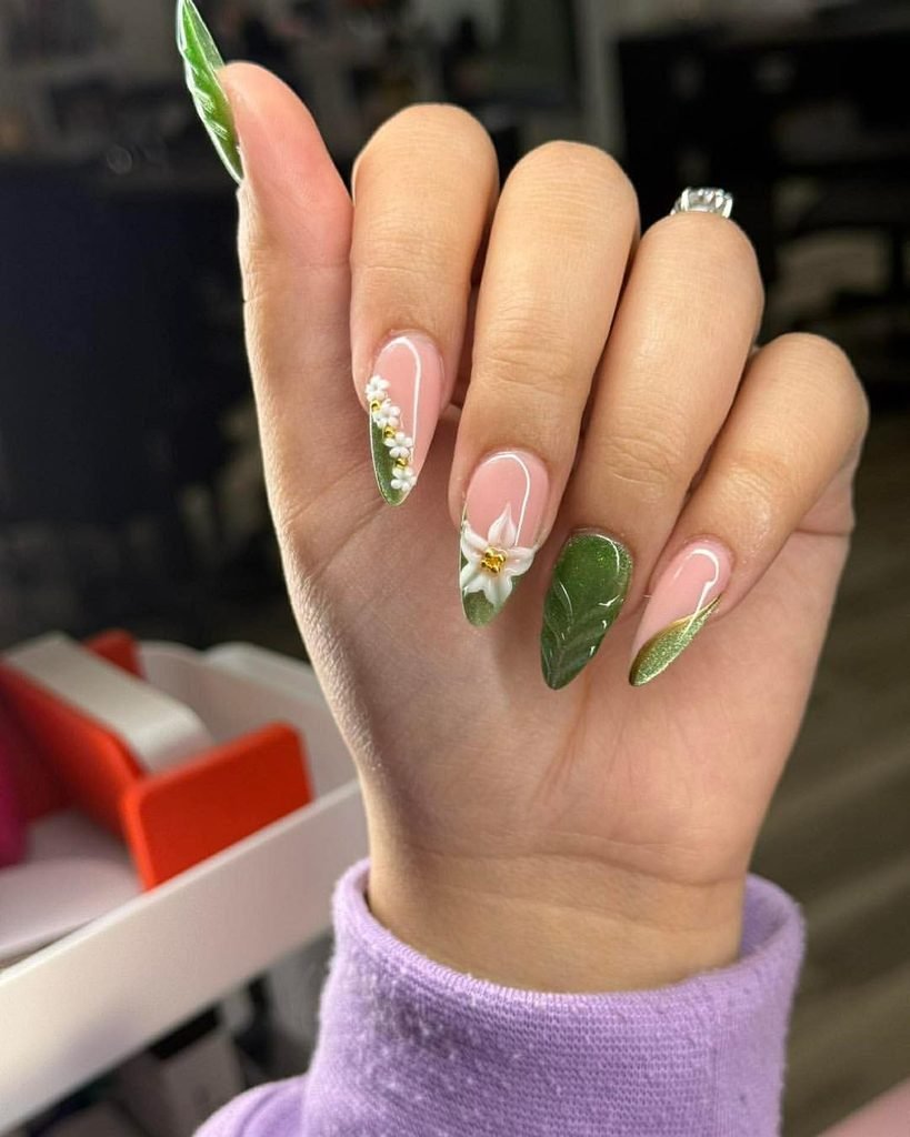  Green Floral Nails
