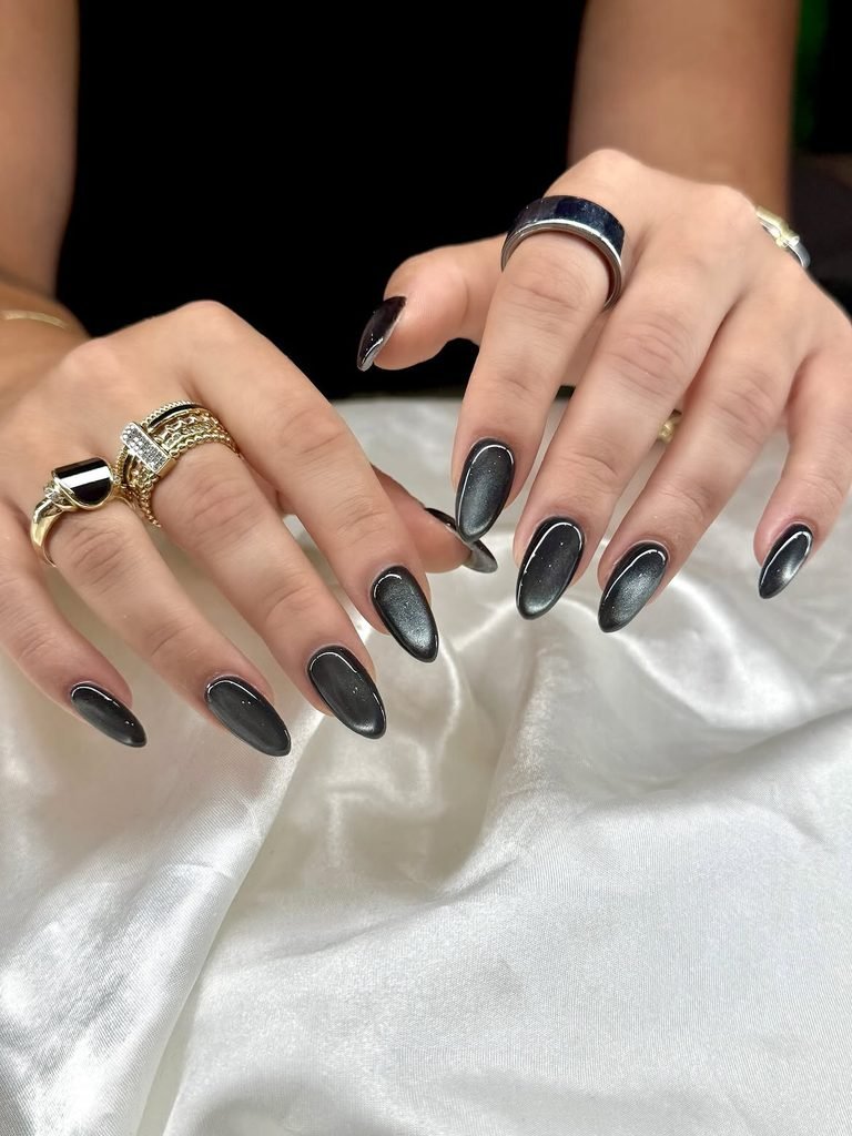 Gunmetal Spotlight Cat-Eye Nails