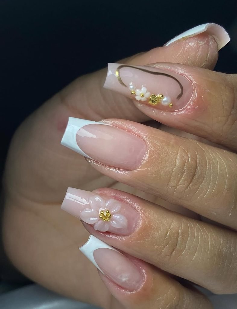 Minimalist 3D Flower Accent Nails
