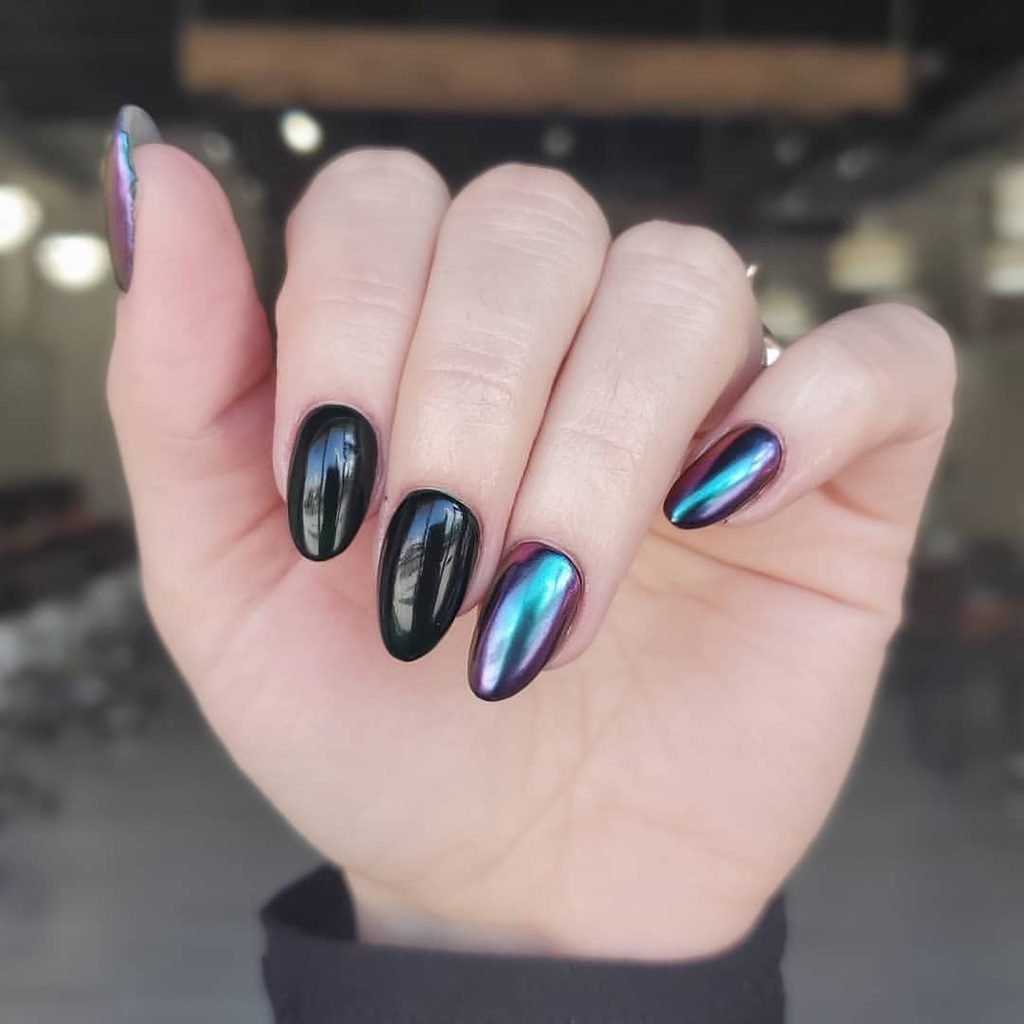 Oil-Slick Speaker-Grille Nails