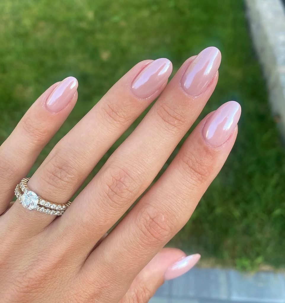 Pearly Glazed Bubble Bath Nails