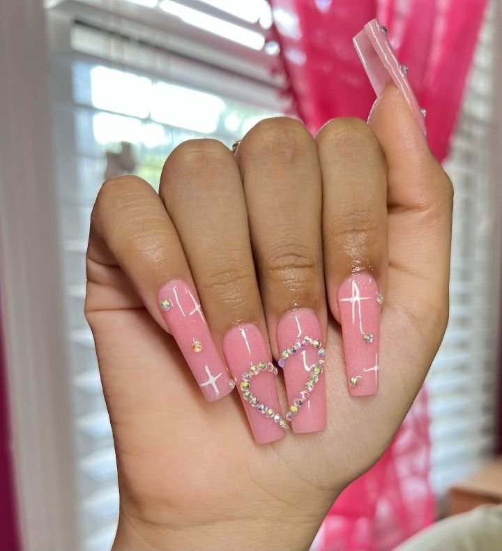  Rhinestone Heart Outline Nails