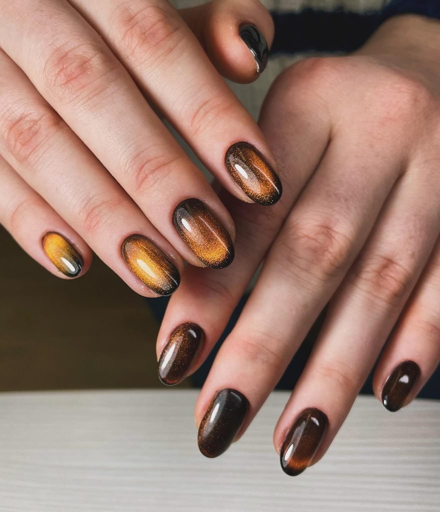Tiger’s-Eye Cat-Eye Nails