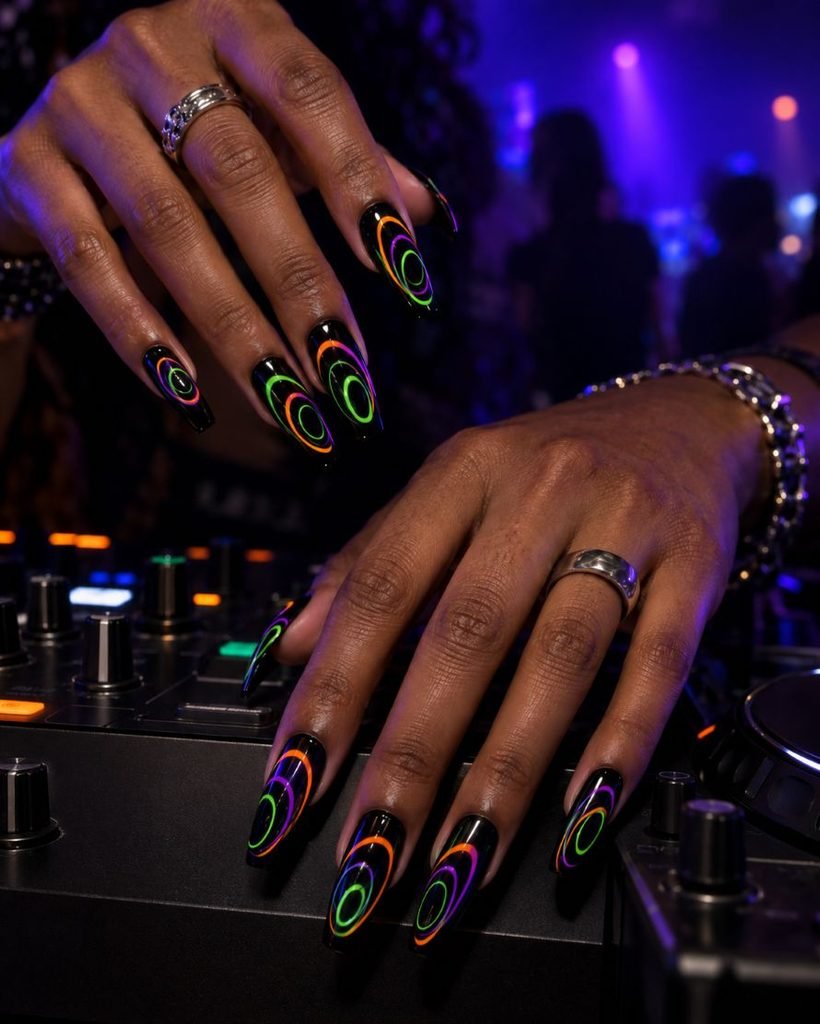 UV-Reactive Pulse-Ring Nails