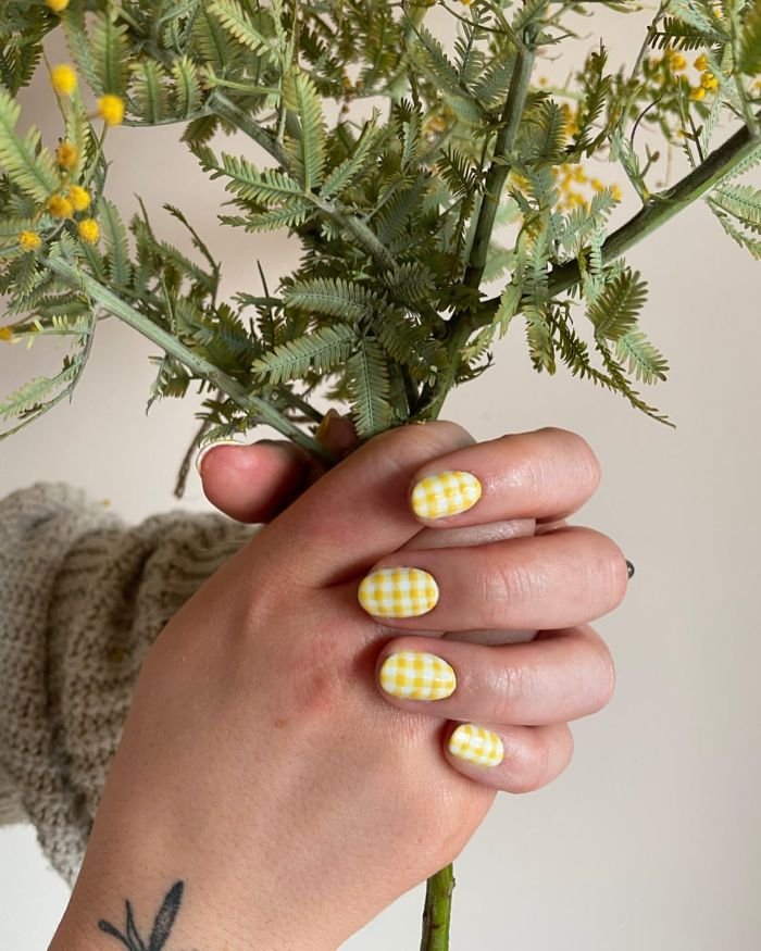 Fine Yellow Gingham Nails